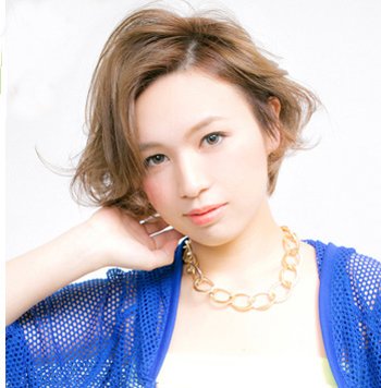 发型热点 > 沙宣发型图片 > 2017年日本流行的40岁女性剪什么样的短图片