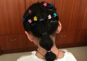 11岁的小女孩扎什么头发合适 小学校花级扎发竞争才更激烈[儿童发型]