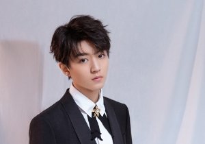 男生斜刘海发型