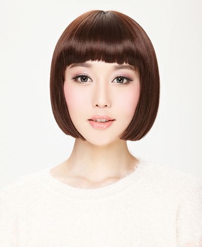20短发最新发型(方形脸) 方形脸女孩子棱角分明的脸廓,很适合一款