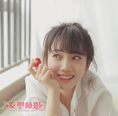 长脸窄额女生适合扎什么马尾发型 长脸扎马尾适合的刘海发型图片(2)
