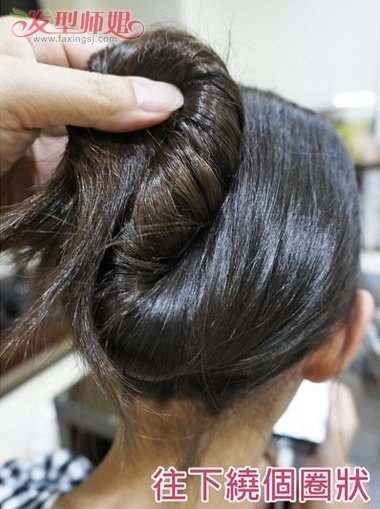 小女孩怎么盘头发好看 小女孩发型图片带步骤(6)