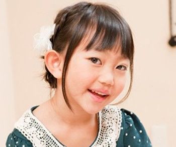 齐刘海的编发不仅漂亮大方,同时也是很讨人喜欢的呆萌发型呢!