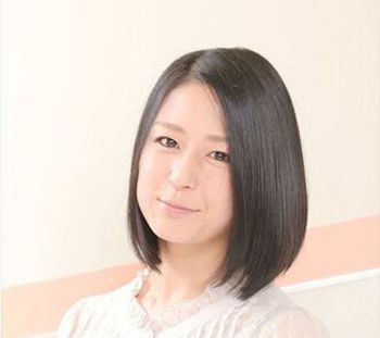 大脸女士中发直发发型图 适合大脸的短发(2)
