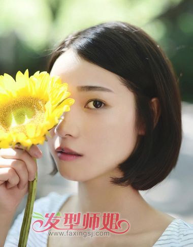 女生胖由字脸短发发型 较适合脸胖的发型照片