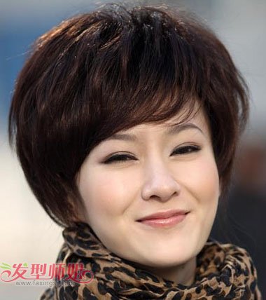 中年女性方脸短发发型图片 中年人方脸适合的短发发型