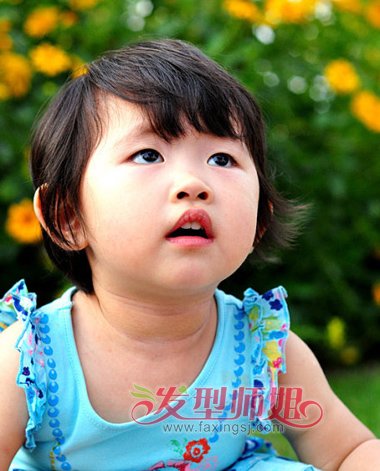 小女孩 斜刘海自然卷短 烫发发型