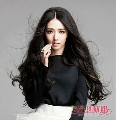 [头发染什么颜色好看吗]头发染什么颜色好看 黑头发在个部位挑染图片