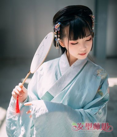 汉服妹纸袄裙发型也温柔 你的暖冬缺不缺这样的美搭
