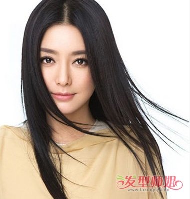 胖女生中分侧梳离子烫发型