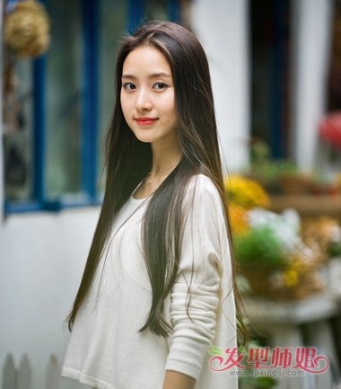 女生中分黑长直发发型