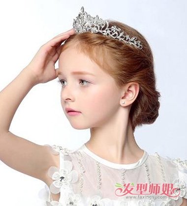 小女孩皇冠低 盘发发型