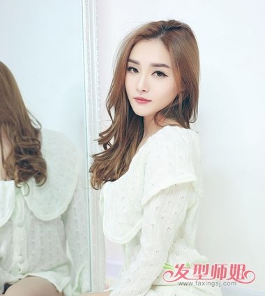30岁尖头偏分后梳发发型