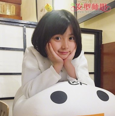 小苹果安淇尔已初长成元气少女 直刘海学生头短发造型萌萌哒