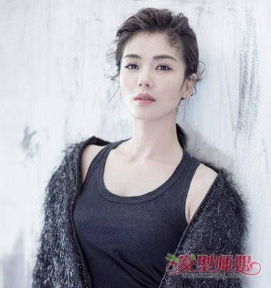 有美人尖怎么梳头发好看 有美人尖的女生怎么分刘海好看(3)_发型师姐