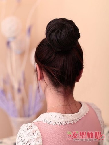 直发丸子头怎么梳 可爱的丸子头(2)