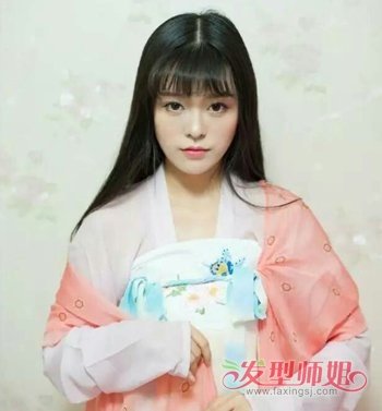 其实女生想要尝试古代宫廷女子发型是非常简单的事情哟,因为小编已经
