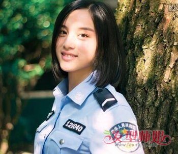 像其他行业的女生那样随心所欲的打扮,时时刻刻都要注意人民警察形象