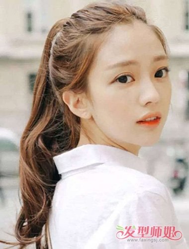 女生长卷发有刘海扎高马尾辫造型