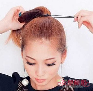 发型diy 丸子头 >> 冬天简单又好看的丸子头 怎么自己弄好看的丸子头