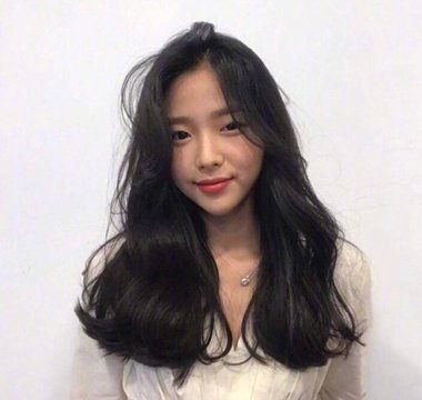 女生蓬乱美黑色中长卷发发型