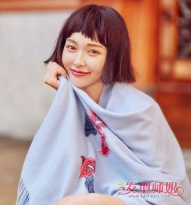 女生狗啃刘海短发发型