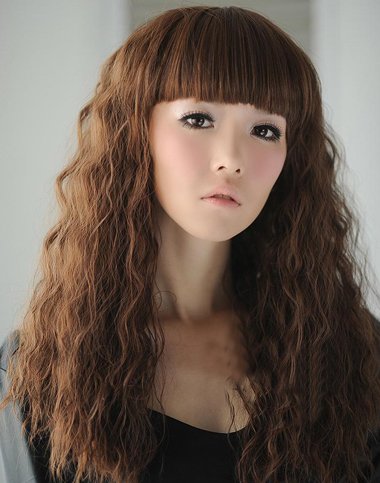 女生齐刘海烫玉米须发型