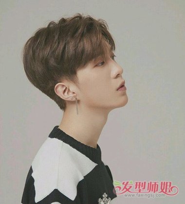 男生韩式偏分后梳 烫发发型