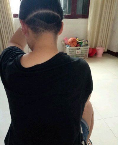 女生剃头发型后脑勺图 剃字母后脑勺头发