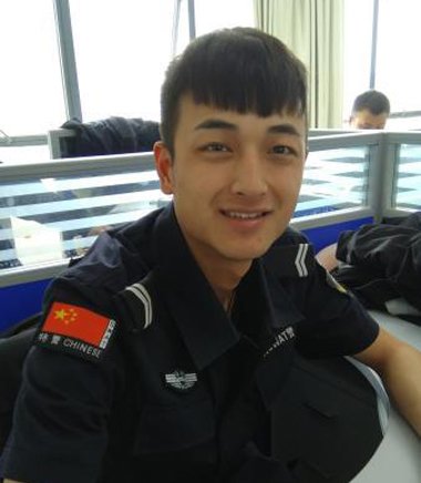 军人花子头短发发型