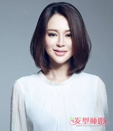 女神齐肩直发制作内扣造型 运用直发器做出的内扣发型