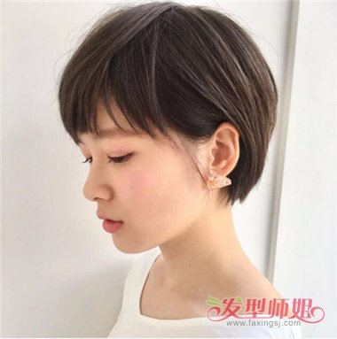 女士修剪高颜值的露耳短发 怎样留成长发与剪发次数有关联