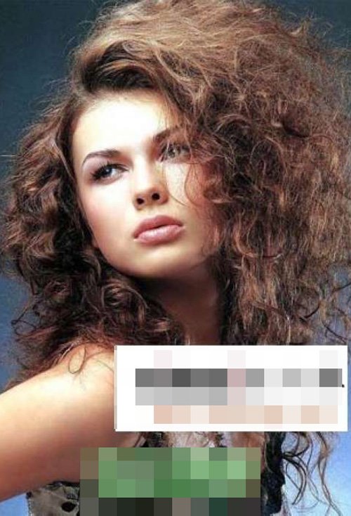 什么脸型女生适合烟花烫发型 秀出性感时尚味道的女生卷烫发