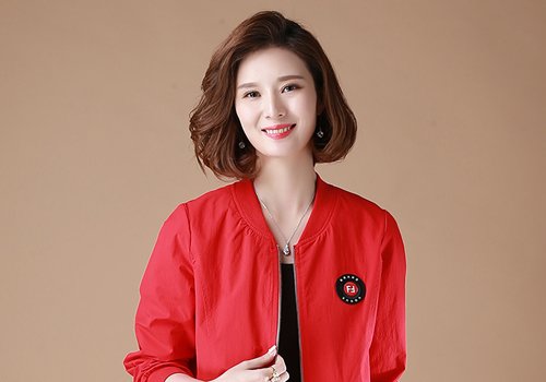 秋季老年女士适合什么发型全新短烫发染发马起来减龄杠杠的