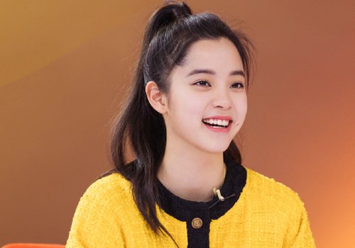 圆脸女学生适合高马尾还是低马尾 高马尾灵动低马尾辫