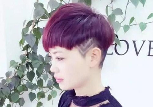 推掉两边和后面是不是没有女人味儿女生齐耳短发掏空发际线超流行