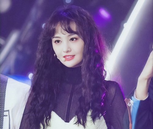 留长发的郑爽比剪短发更像小仙女郑爽最新长卷发造型欣赏