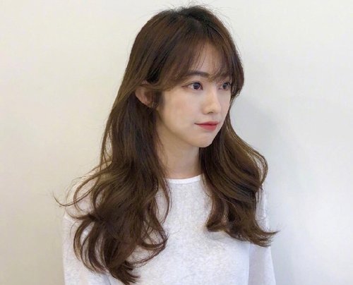 女生栗色空气刘海外卷长发发型