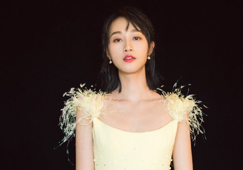 短发女生穿晚礼服更有气场时下最潮女生短发晚礼服造型搭配