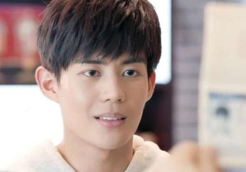 男生发型 男生短发 >> 四方脸男士发型适合什么梳法 男士做发型依方脸