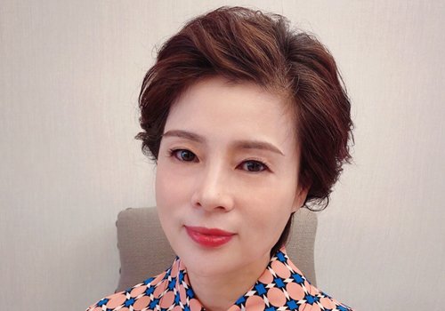 雅致妈妈盘发助力爱女婚礼 盘发才是送女儿出门的最佳