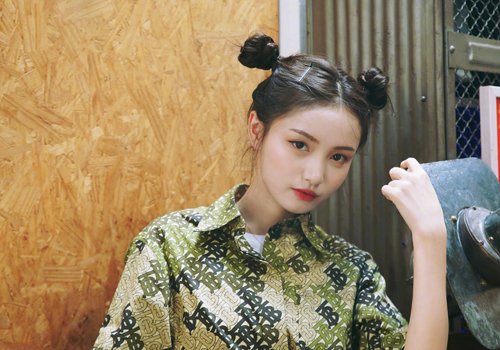 冬季女生哪吒头又火了头顶两个丸子头娇俏可爱就问你好看不