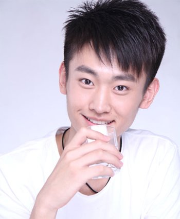 2019男生流行发型潮男发型2017年发型师针对初中男生阳光纯净的气质