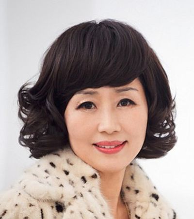 更要考虑是否贴合造型者本身的气质,尤其是年过三十的中年女人,得体的