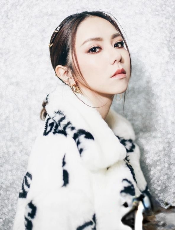 邓紫棋最美中长发盘点 婴儿肥选这样的发型瘦脸又时尚