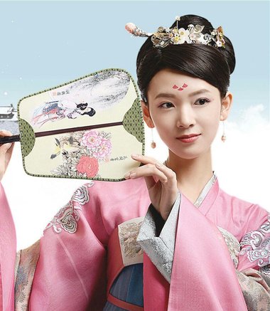 陈瑶柜中美人穿唐装 无刘海发型最适合小脸型