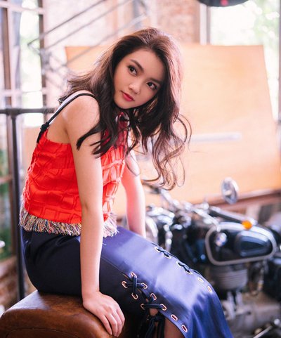 赖婧写真精致如洋娃娃 赖婧示范95后美腻少女风发型