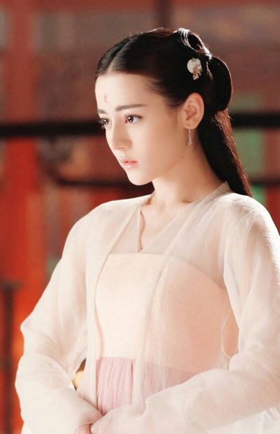 《三生三世枕上书》热巴饰演白凤九 热巴轻松hold各种古装发型