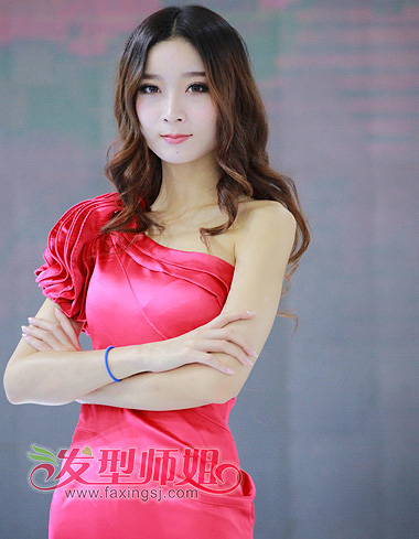 魔力淑女长发发型 扎与不扎都能赚足眼球