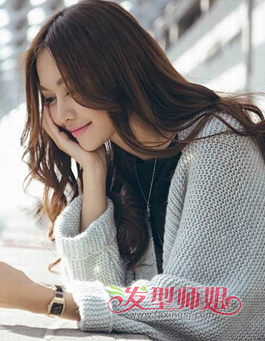 修颜卷发美丽绽放 约会发型首选优雅卷发